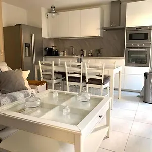 Moderne Et Spacieux Proche Paris Apartment